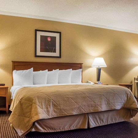 Clarion Hotel & Suites Riverfront Oswego Exterior foto