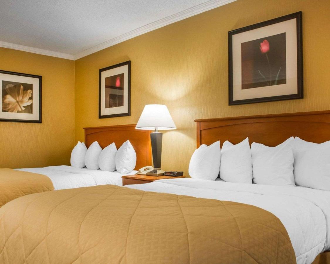 Clarion Hotel & Suites Riverfront Oswego Exterior foto