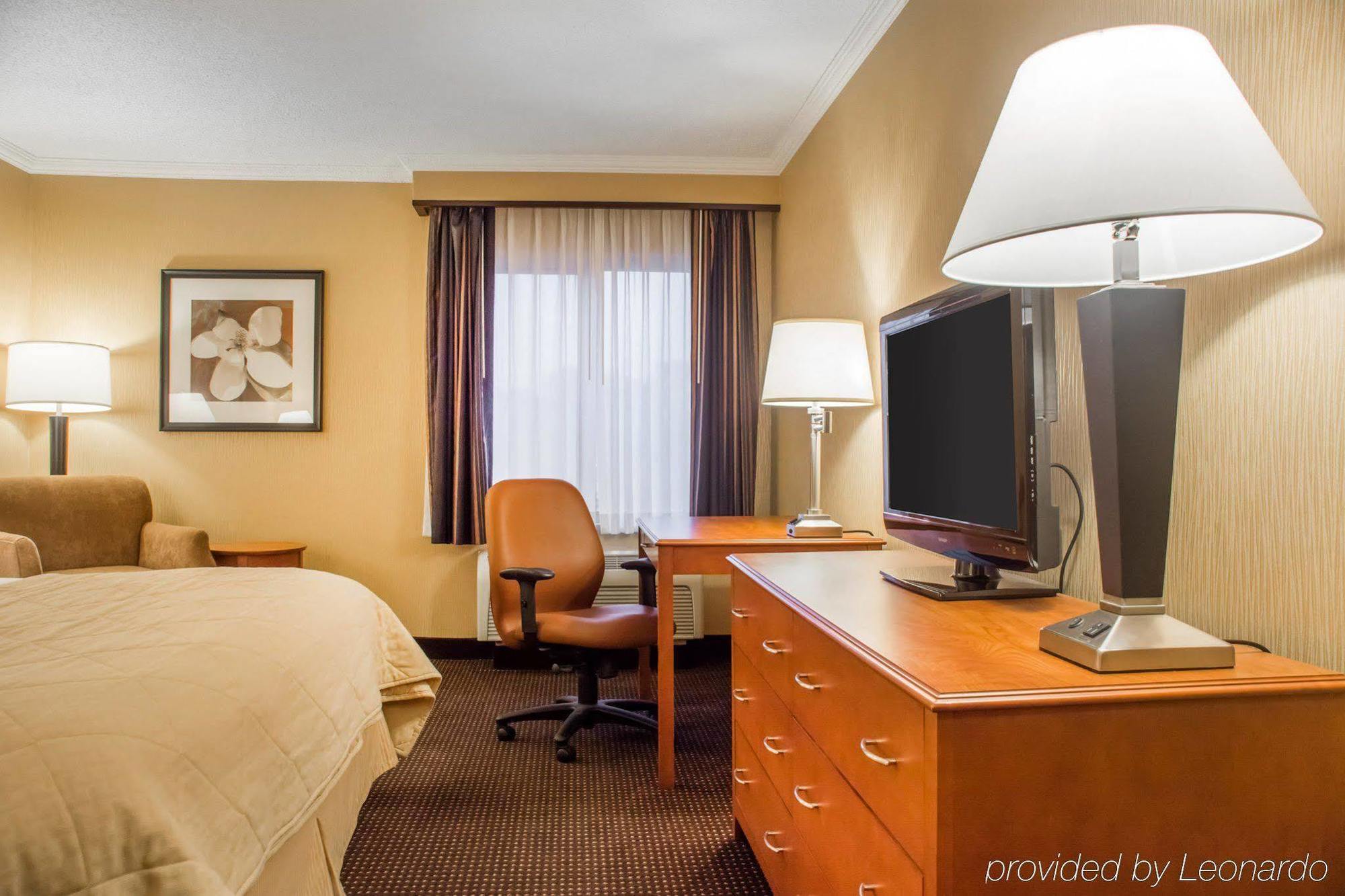 Clarion Hotel & Suites Riverfront Oswego Exterior foto