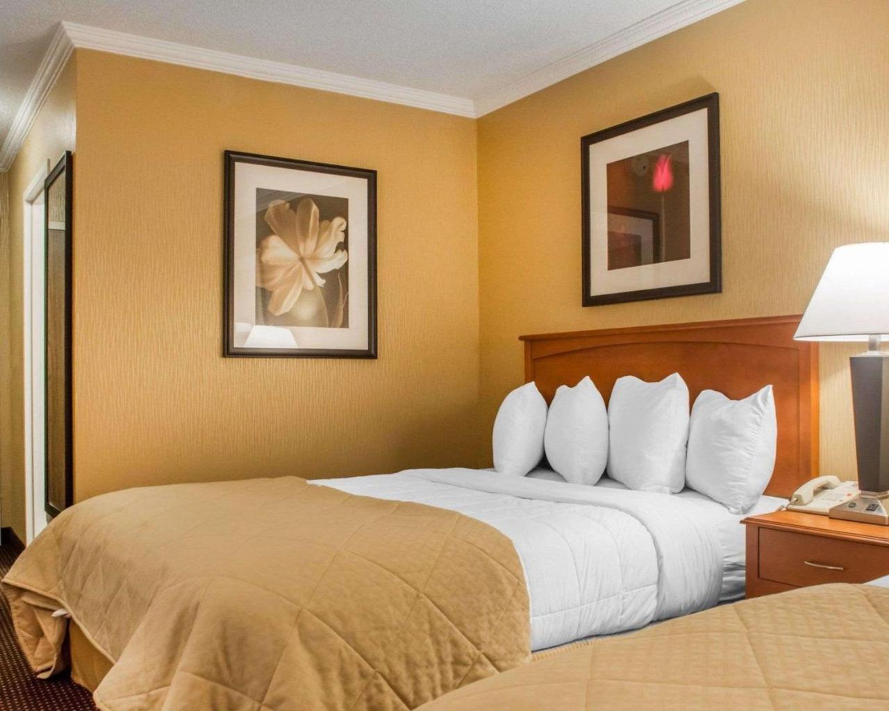 Clarion Hotel & Suites Riverfront Oswego Exterior foto