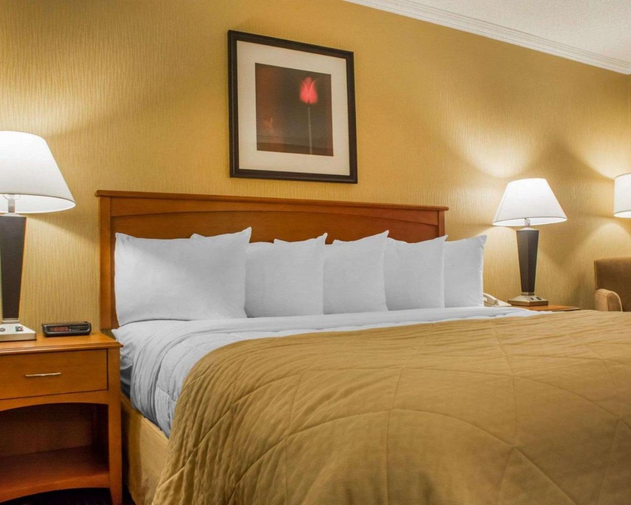 Clarion Hotel & Suites Riverfront Oswego Exterior foto
